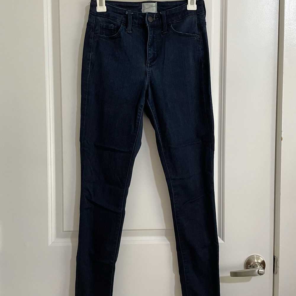 CLOSET CLEAN-OUT!Universal thread high rise jeans